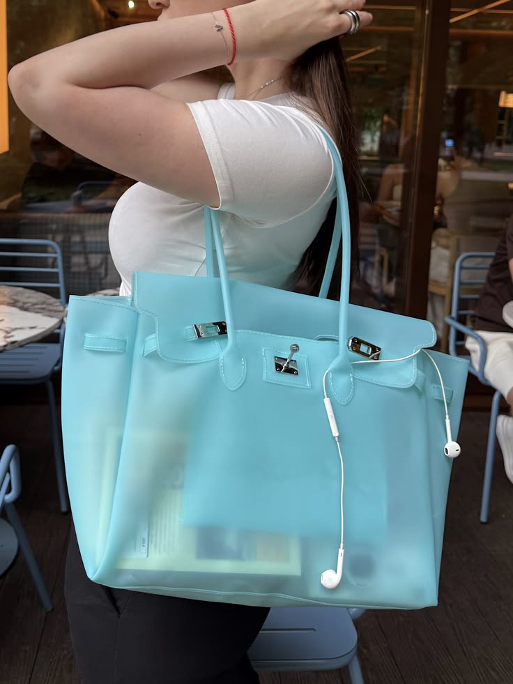 GlossShield™ TPU gives you the visual impact of a statement bag without limiting it to special occasions.Carry it to brunch, on holiday, beside the pool or with your everyday outfit. Its expressive colour makes simple clothing feel styled, while its practical jelly exterior is made for the unpredictability of real plans.Because a statement bag should not wait inside your wardrobe.It should become the reason you want to wear the outfit.